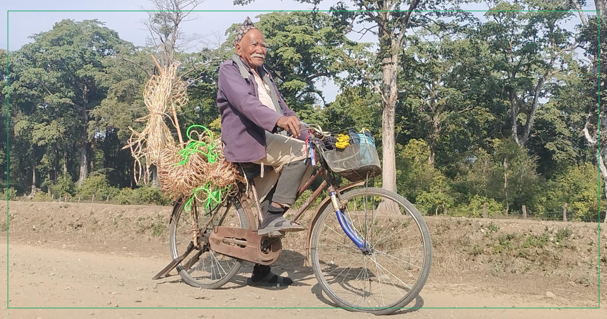 चौरासी वर्षमा पनि गाउँबस्ती डुल्दै व्यापार